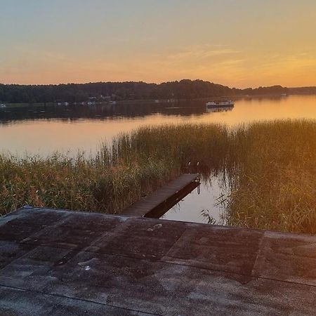 Mecklenburgische Seenplatte - Fh Mit Optionalem Steg Und Ruderboot Grosszerlang Esterno foto