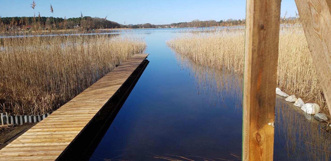Mecklenburgische Seenplatte - Fh Mit Optionalem Steg Und Ruderboot Grosszerlang Esterno foto